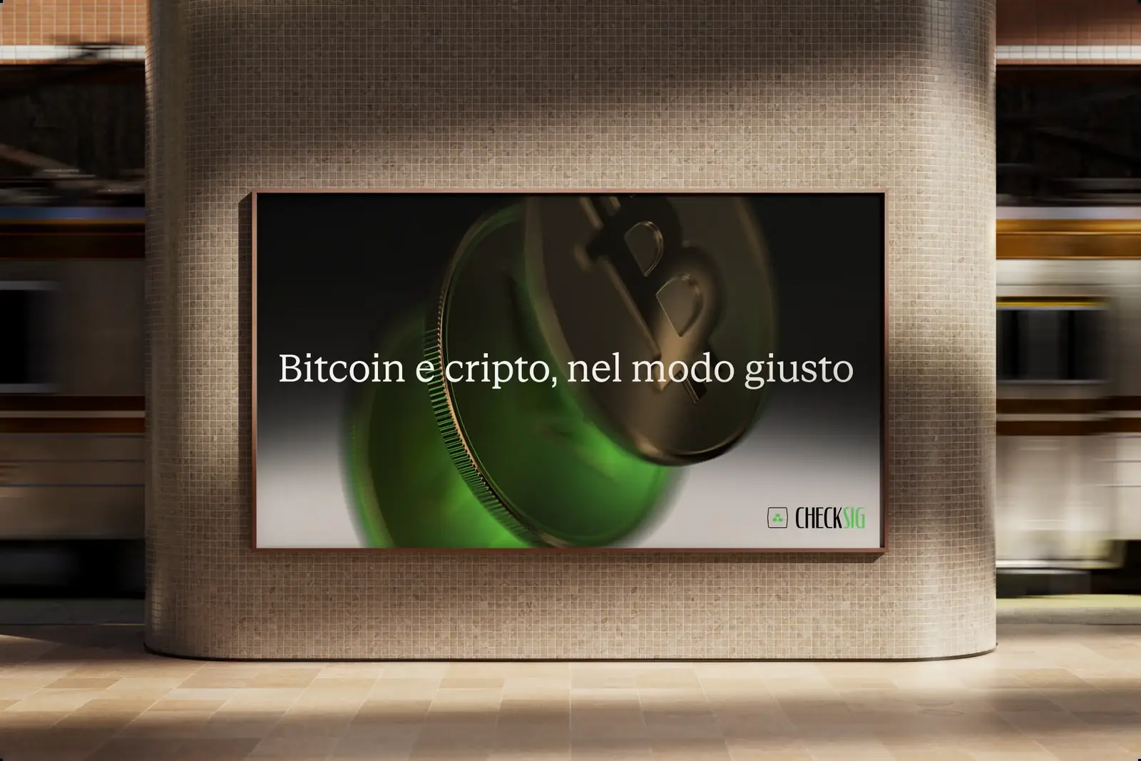 Affissione CheckSig in stazione con la moneta Bitcoin e il payoff 'Bitcoin e cripto, nel modo giusto'